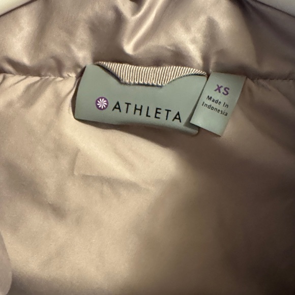 Athleta Quilted Vest in Taupe - Picture 4 of 4